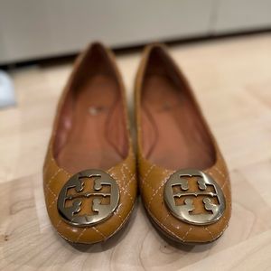 Tory Burch Quilted Leather Signature Flats, Size 6.5